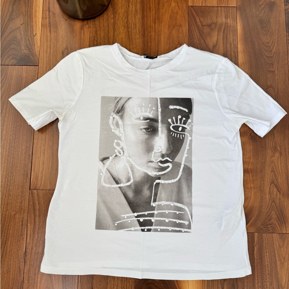 Zara White Graphic Short Sleeve Tee with Black & Gray Photo Print